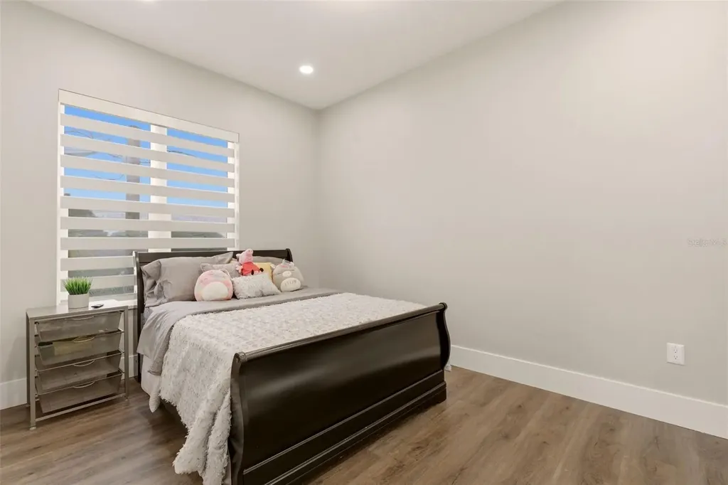 9889 Lake Georgia Drive Orlando FL 32817