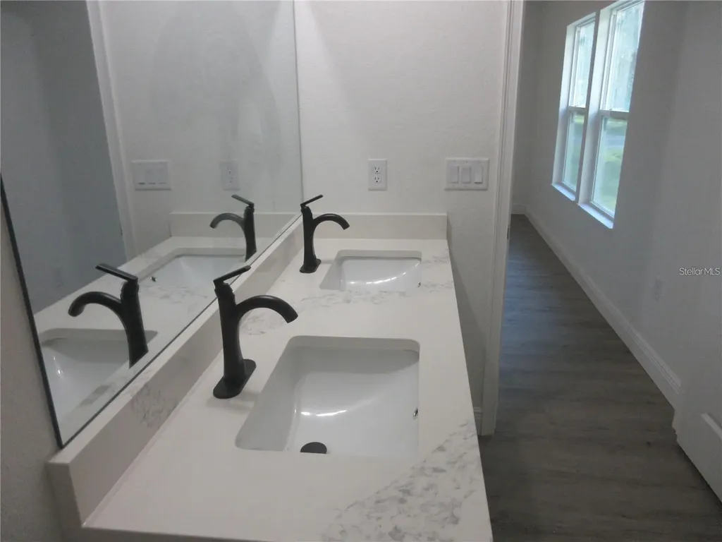 5925 SE 170th Court Ocklawaha FL 32179