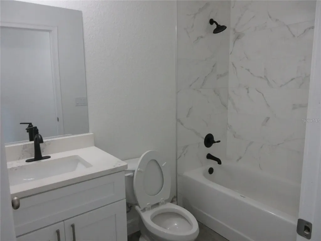 5925 SE 170th Court Ocklawaha FL 32179