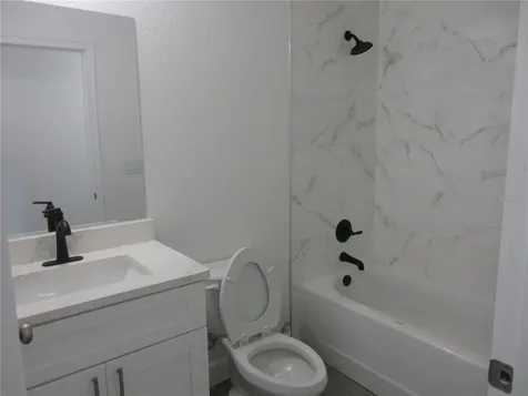 5925 SE 170th Court Ocklawaha FL 32179
