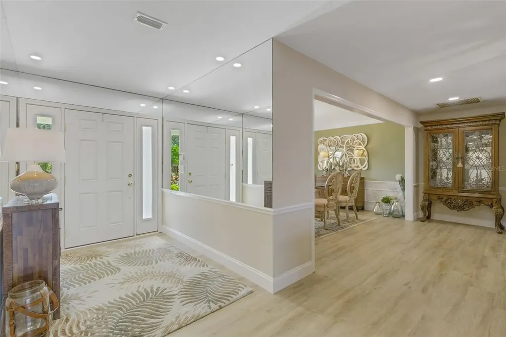 5679 Country Lakes Drive Sarasota FL 34243