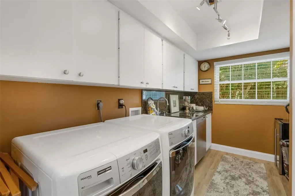 5679 Country Lakes Drive Sarasota FL 34243