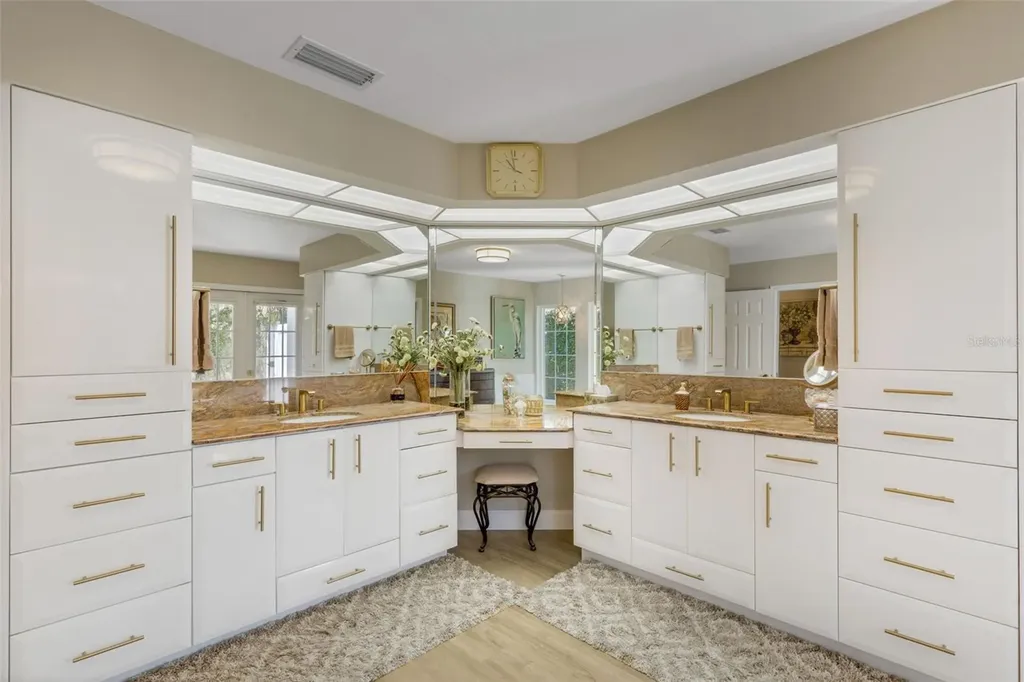 5679 Country Lakes Drive Sarasota FL 34243