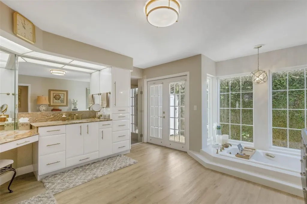 5679 Country Lakes Drive Sarasota FL 34243