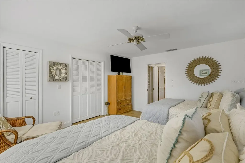 5679 Country Lakes Drive Sarasota FL 34243