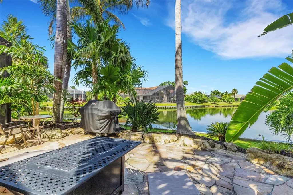 5679 Country Lakes Drive Sarasota FL 34243
