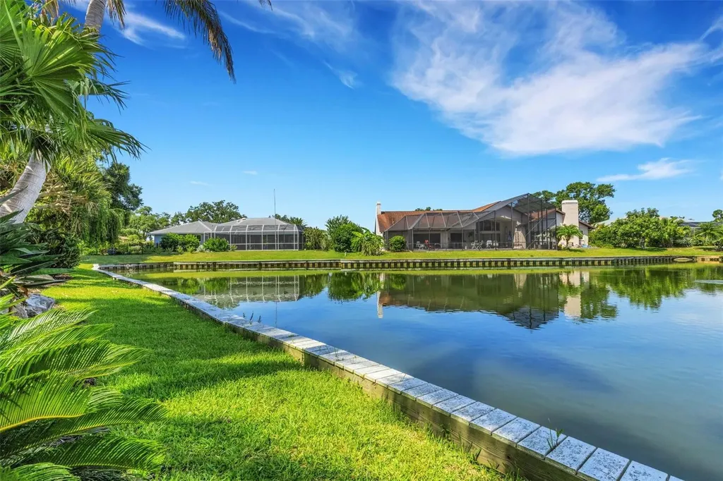 5679 Country Lakes Drive Sarasota FL 34243