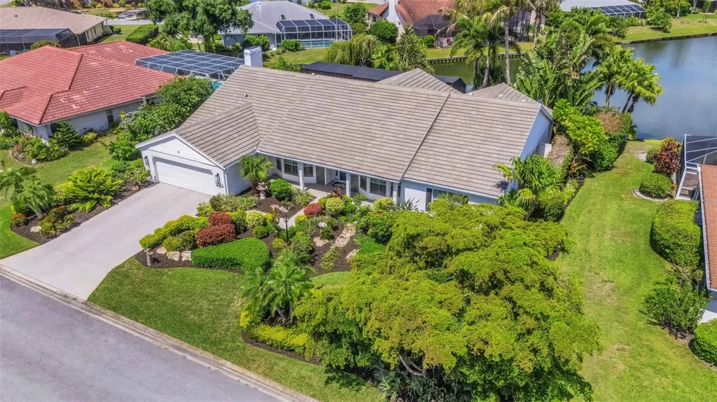 5679 Country Lakes Drive Sarasota FL 34243