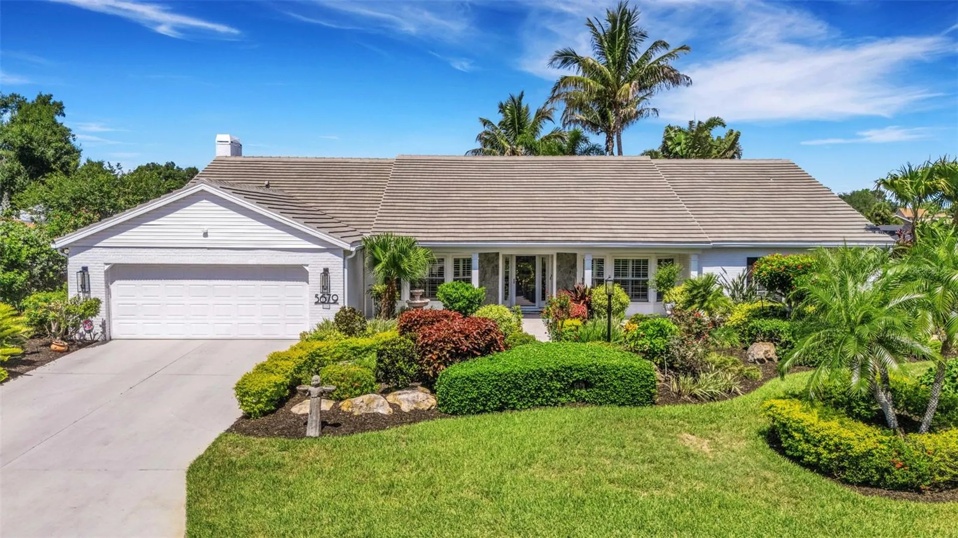 5679 Country Lakes Drive Sarasota FL 34243