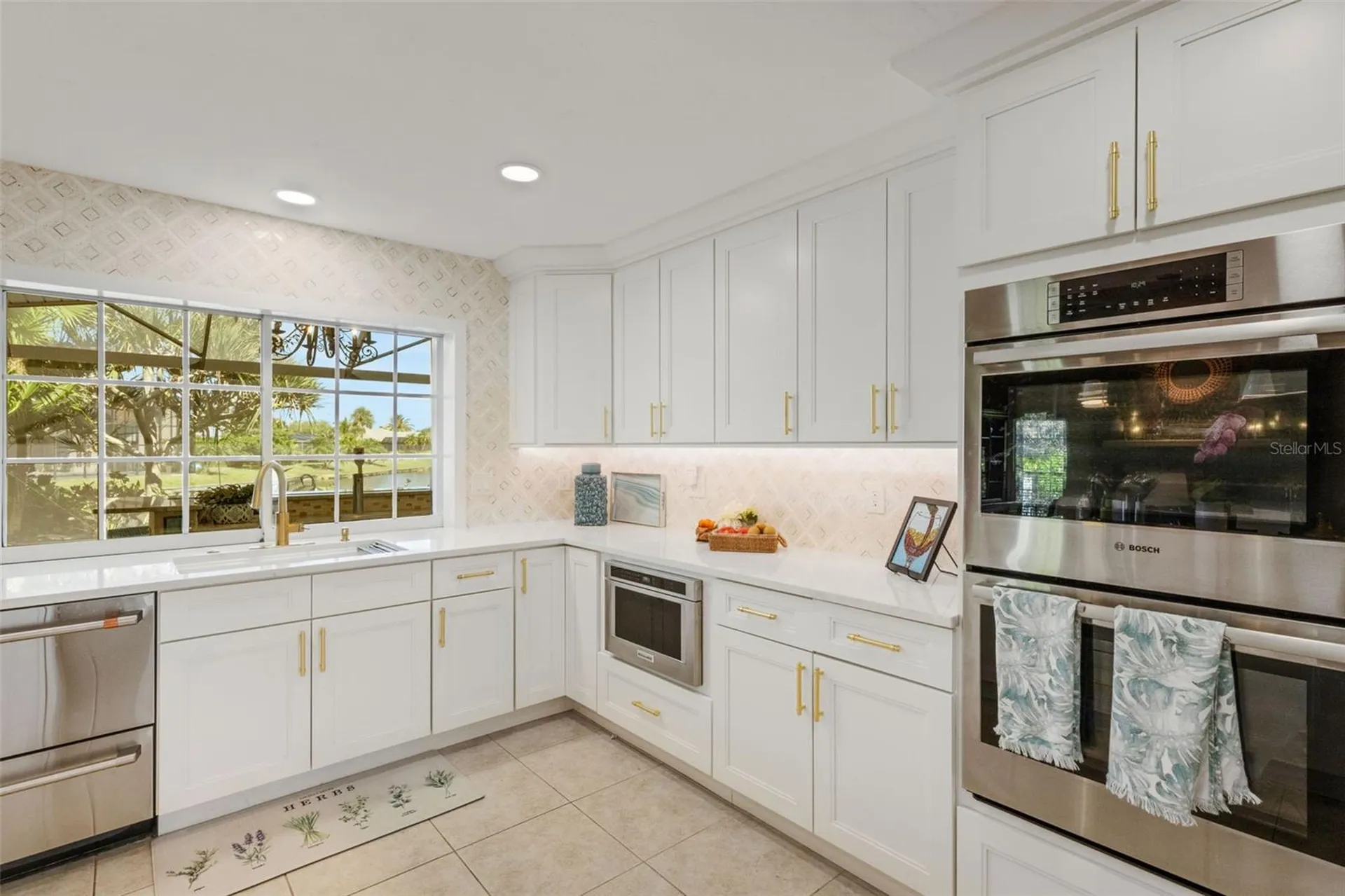 5679 Country Lakes Drive Sarasota FL 34243