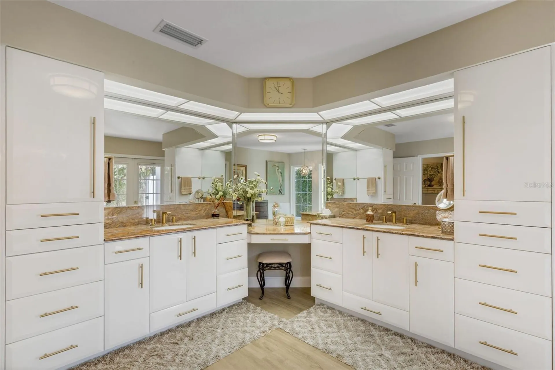 5679 Country Lakes Drive Sarasota FL 34243