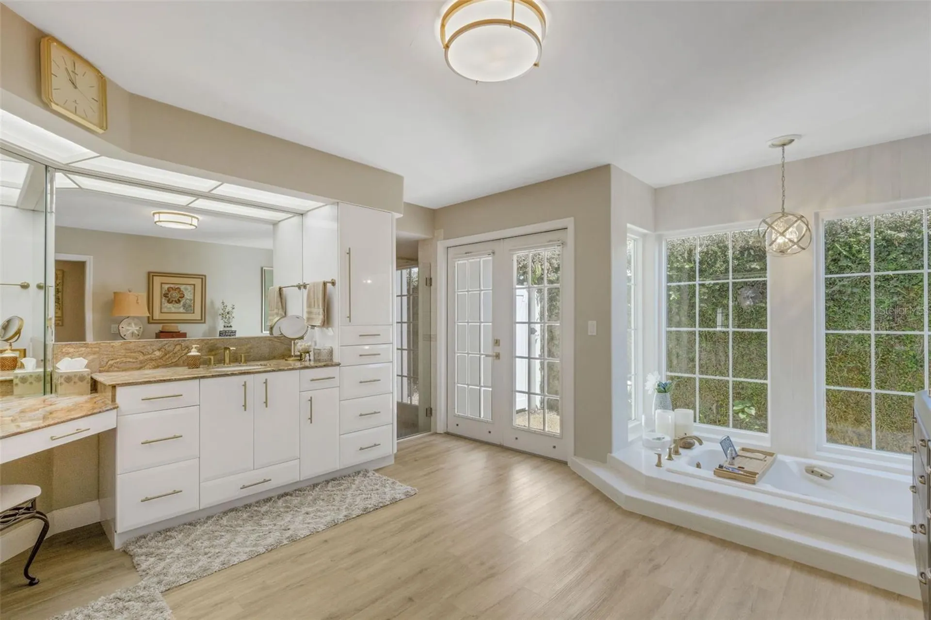 5679 Country Lakes Drive Sarasota FL 34243