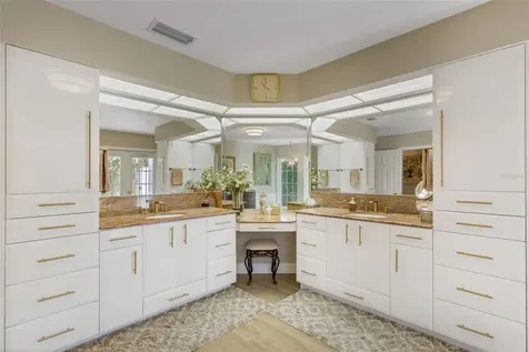 5679 Country Lakes Drive Sarasota FL 34243