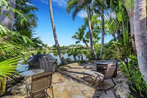 5679 Country Lakes Drive Sarasota FL 34243