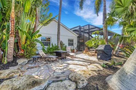 5679 Country Lakes Drive Sarasota FL 34243