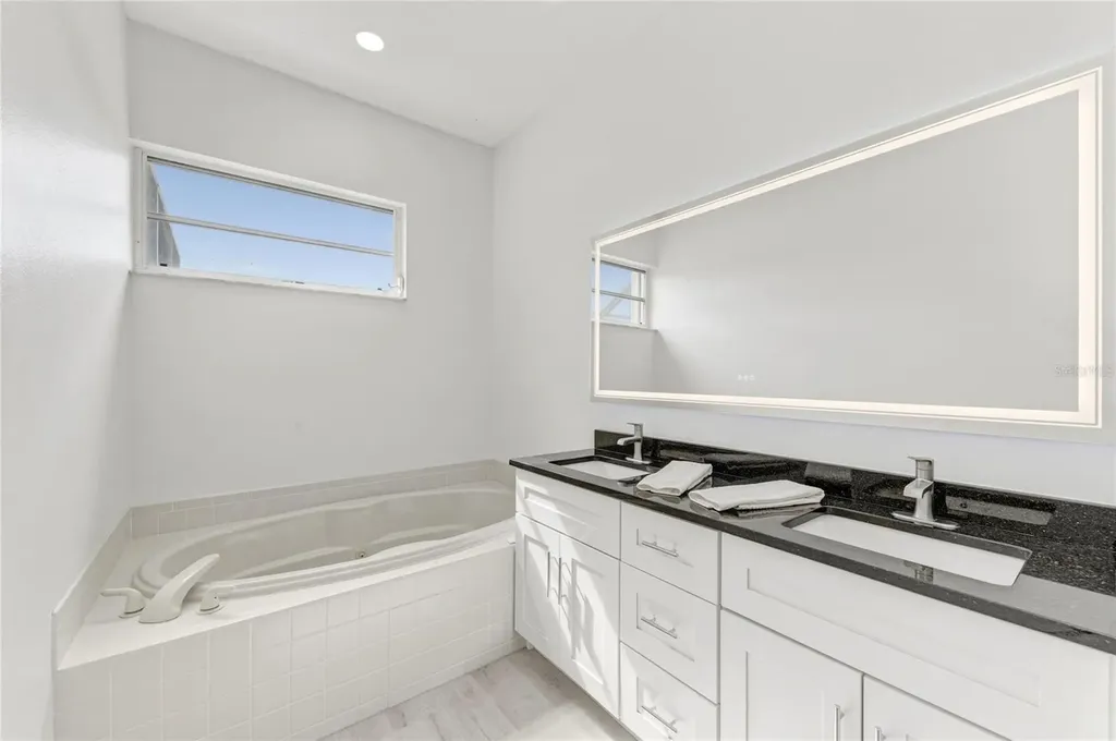 9532 Forest Hills Circle Sarasota FL 34238