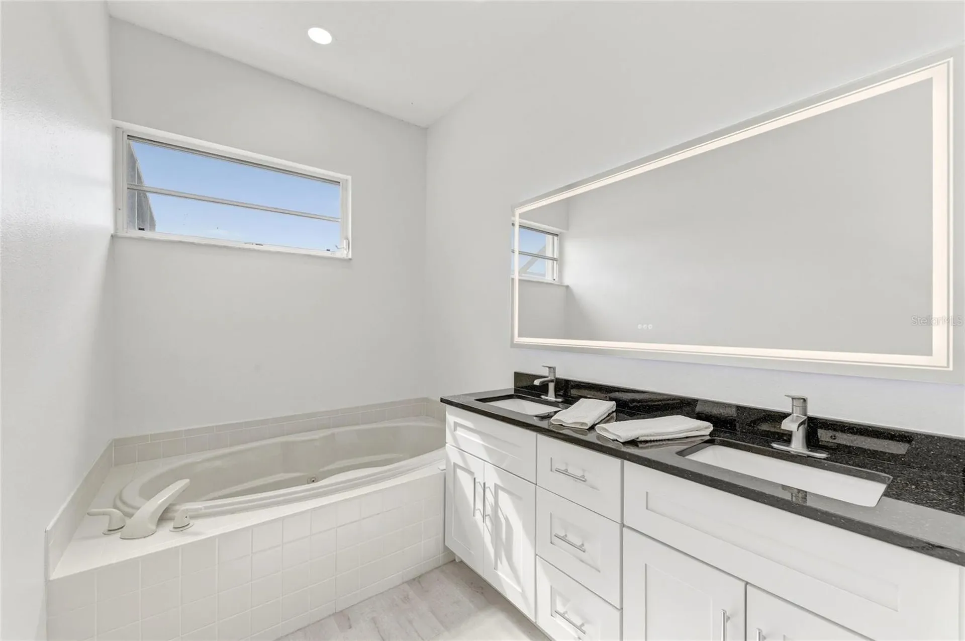 9532 Forest Hills Circle Sarasota FL 34238