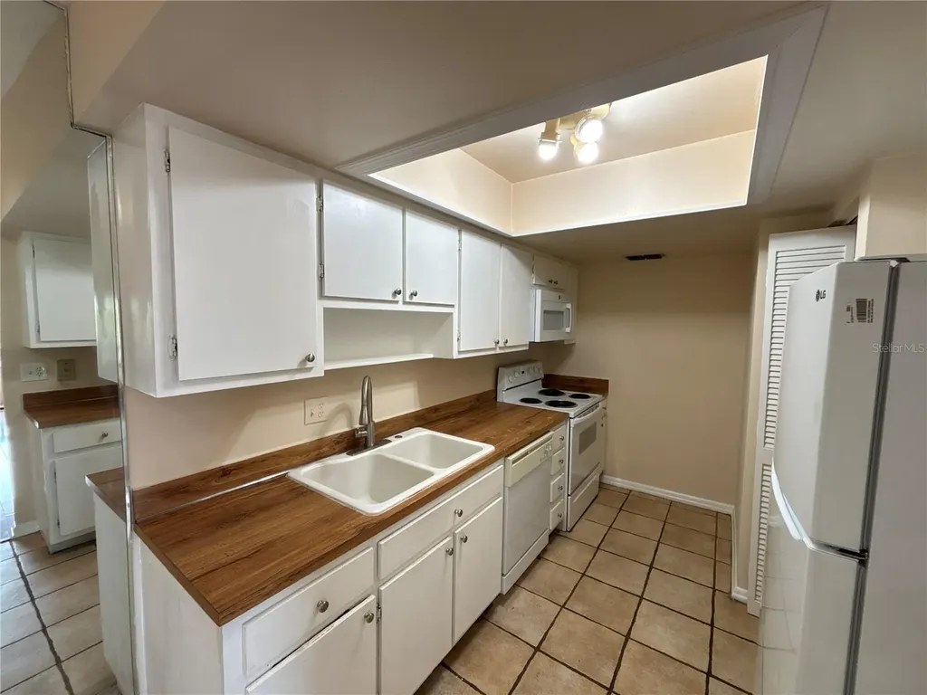 5169 Vineland Road Orlando FL 32811