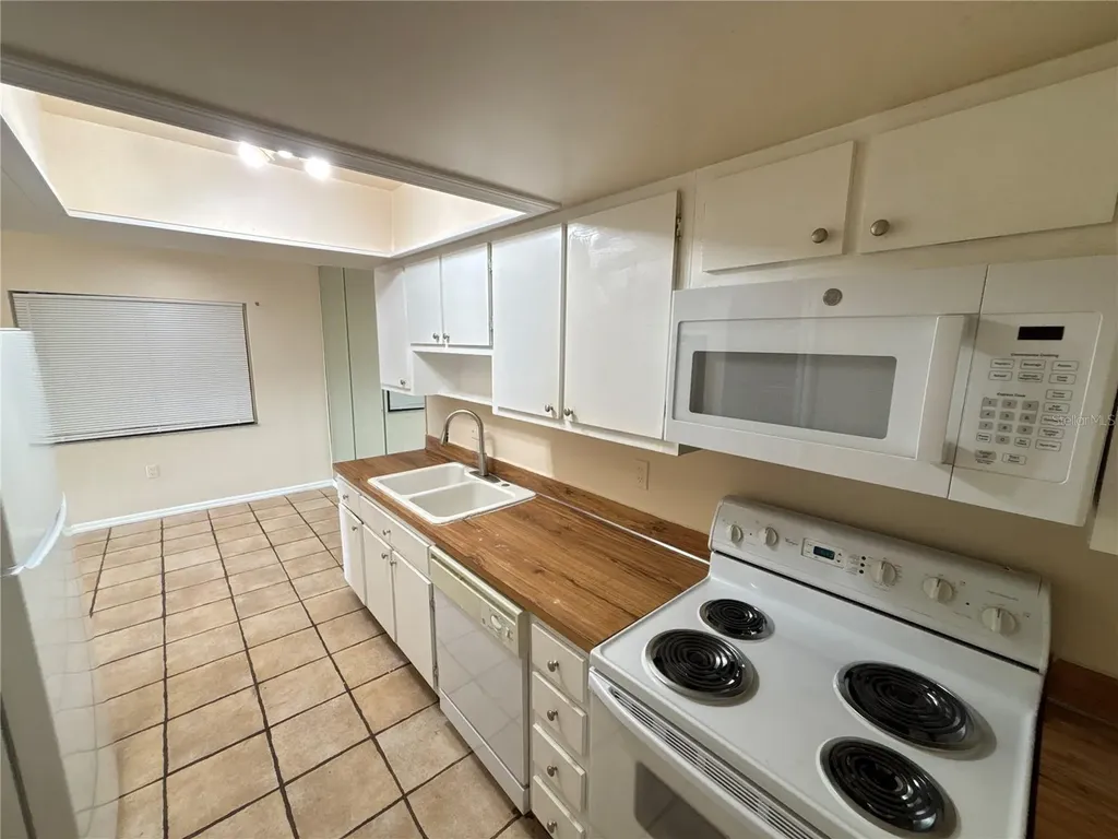 5169 Vineland Road Orlando FL 32811