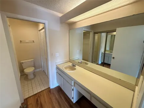 5169 Vineland Road Orlando FL 32811