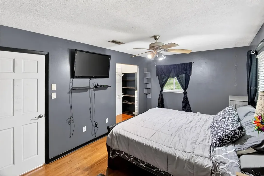 1915 NW 42nd Place Gainesville FL 32605