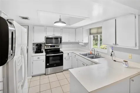 1915 NW 42nd Place Gainesville FL 32605