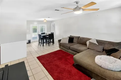 1915 NW 42nd Place Gainesville FL 32605