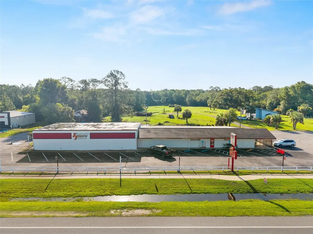 17313 NE Us Highway 301 Waldo FL 32694