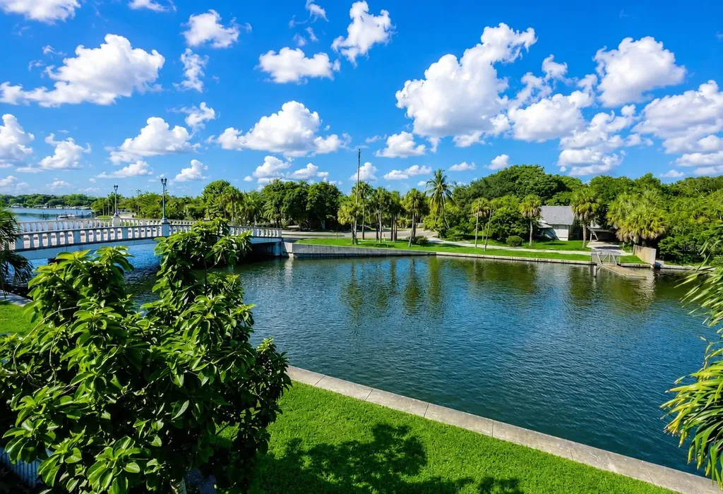 3889 Pompano Drive SE St Petersburg FL 33705