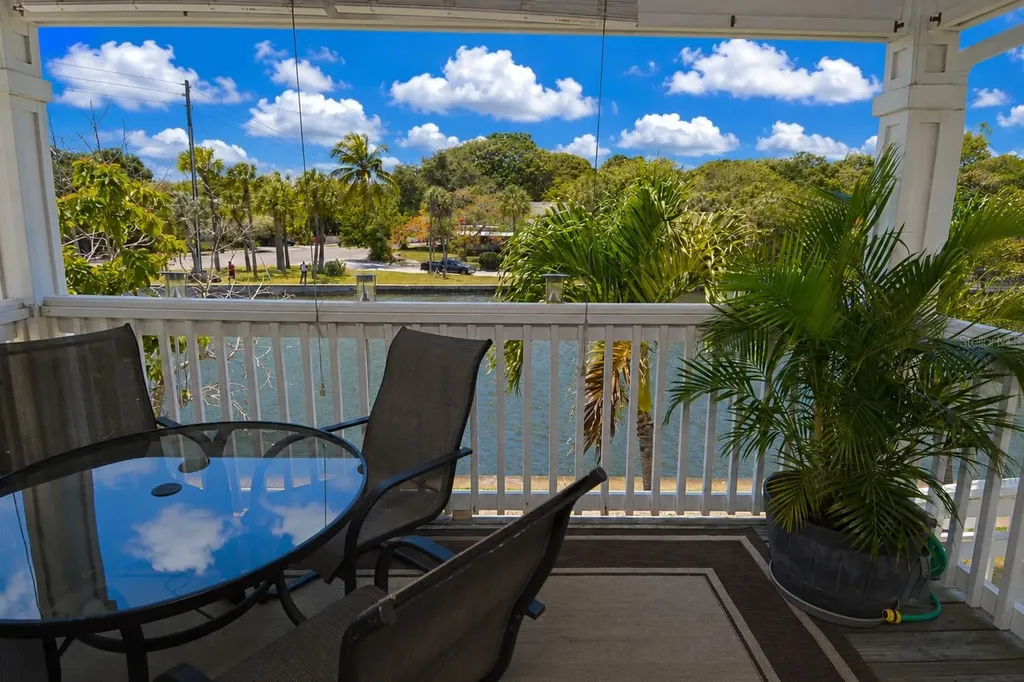 3889 Pompano Drive SE St Petersburg FL 33705