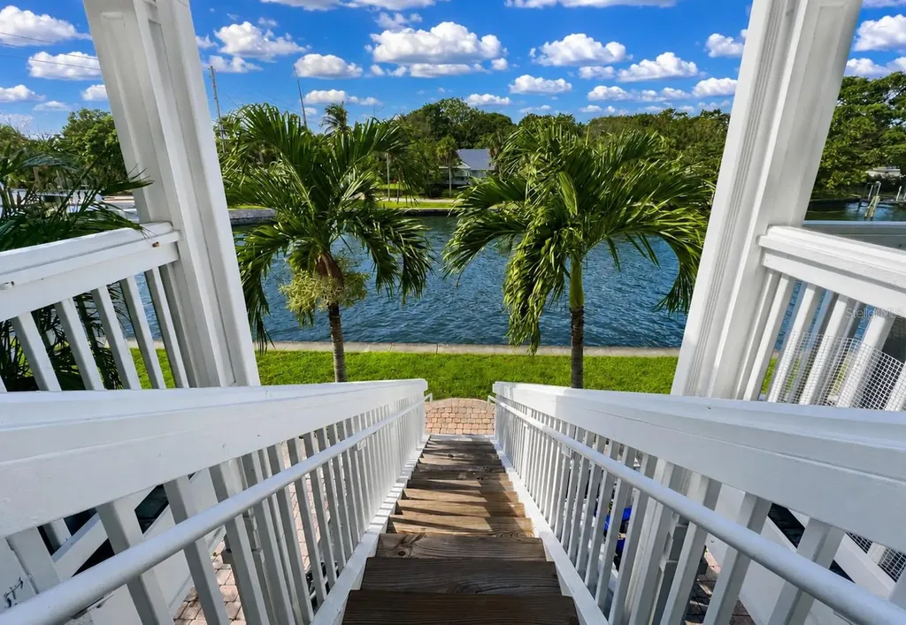 3889 Pompano Drive SE St Petersburg FL 33705