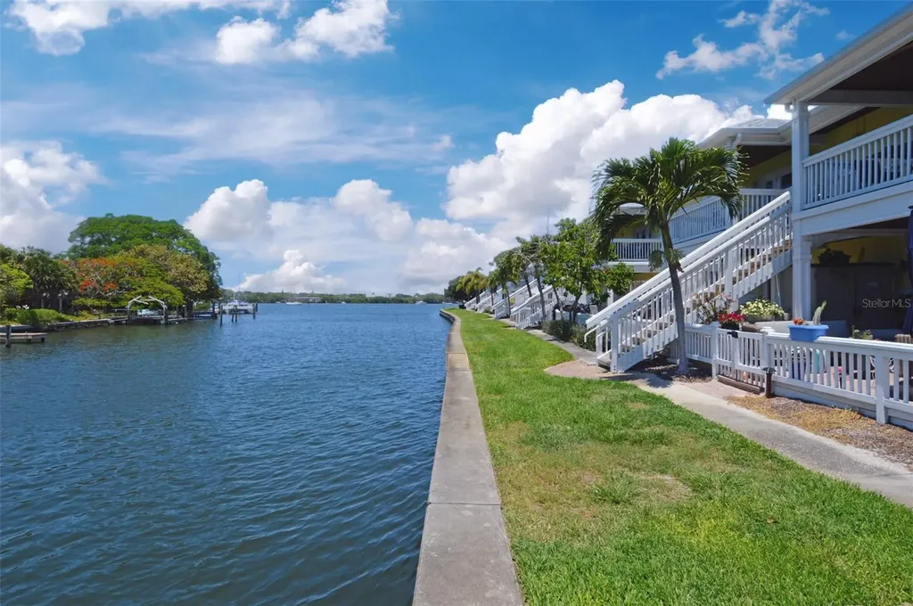 3889 Pompano Drive SE St Petersburg FL 33705