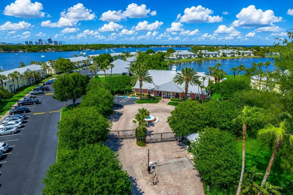 3889 Pompano Drive SE St Petersburg FL 33705