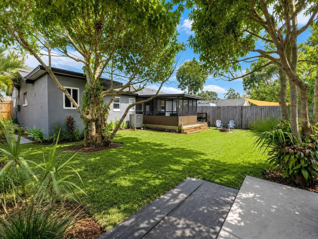 1050 Blackwood Street Altamonte Springs FL 32701