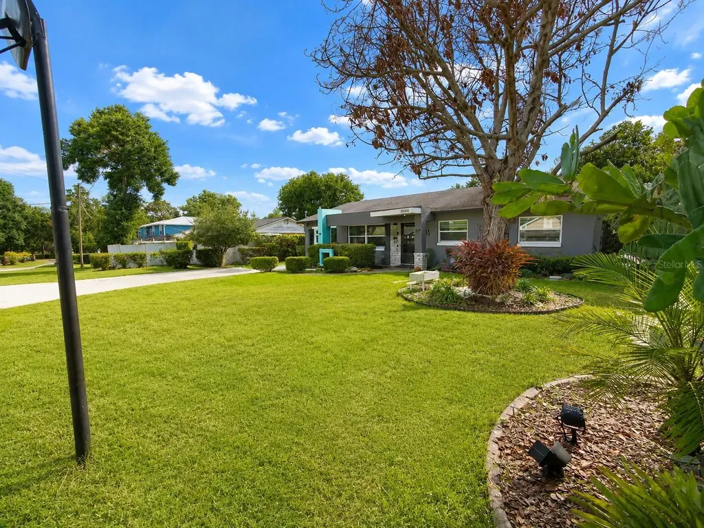 1050 Blackwood Street Altamonte Springs FL 32701
