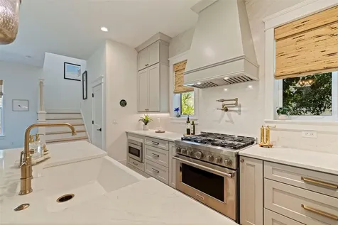 610 5th Street N St Petersburg FL 33701