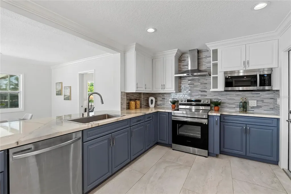 805 Leisey Circle Ruskin FL 33570