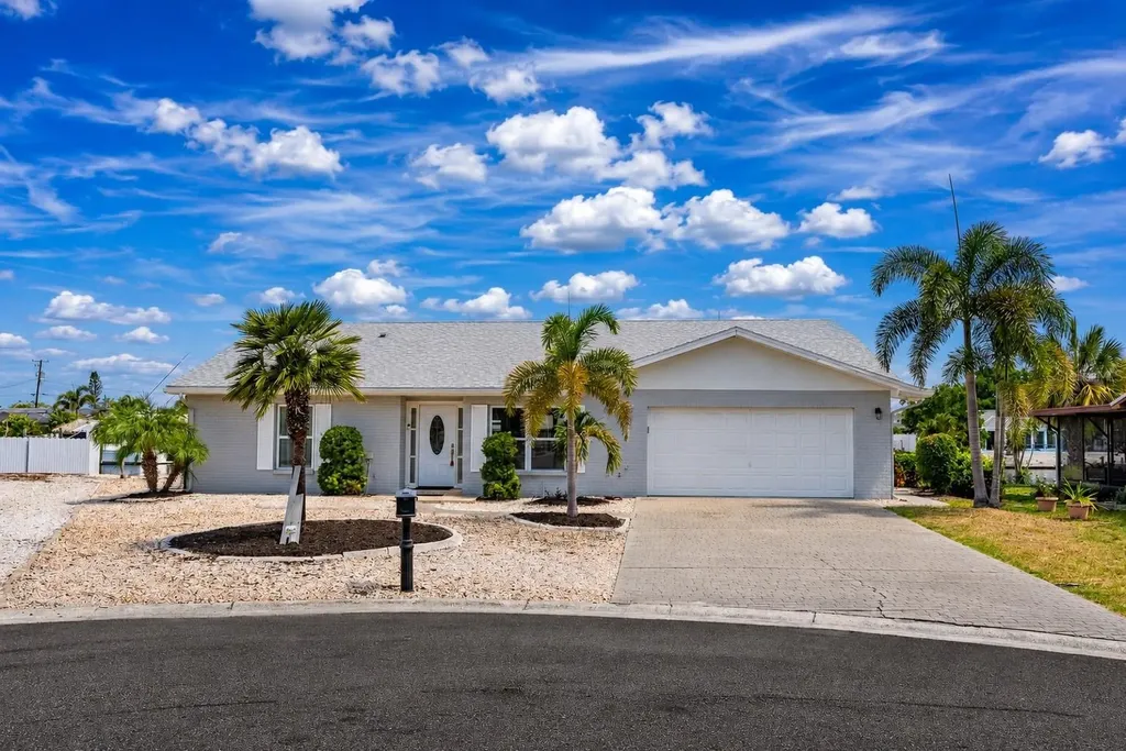 805 Leisey Circle Ruskin FL 33570