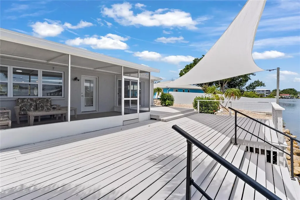 805 Leisey Circle Ruskin FL 33570