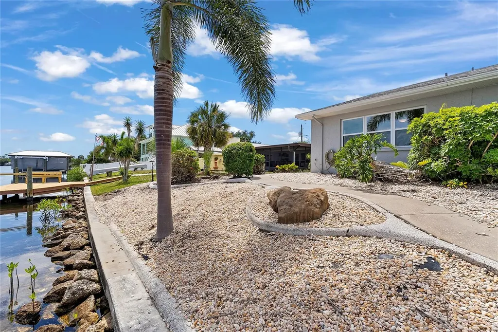 805 Leisey Circle Ruskin FL 33570
