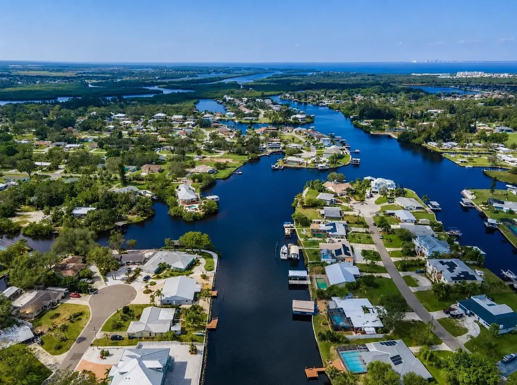 805 Leisey Circle Ruskin FL 33570