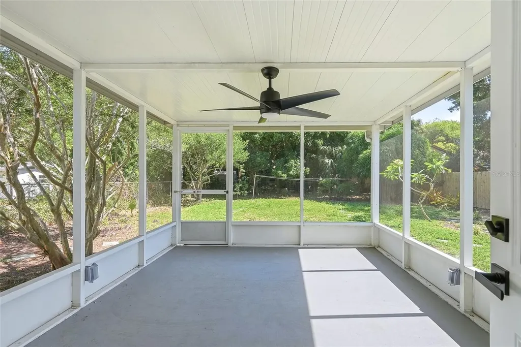 2847 10th Avenue N St Petersburg FL 33713