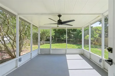 2847 10th Avenue N St Petersburg FL 33713