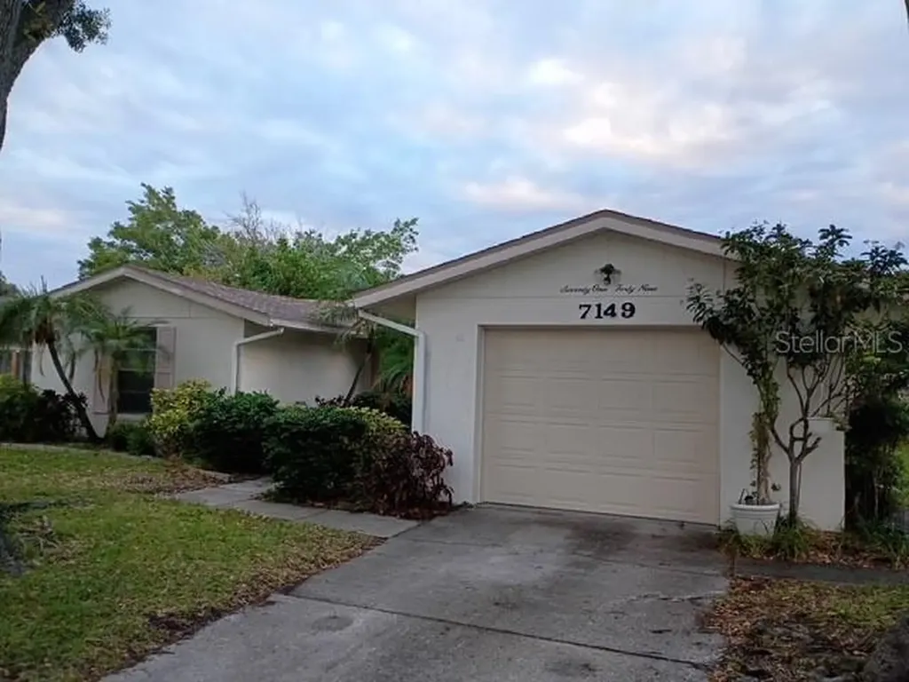 7149 Channelside Lane N Pinellas Park FL 33781