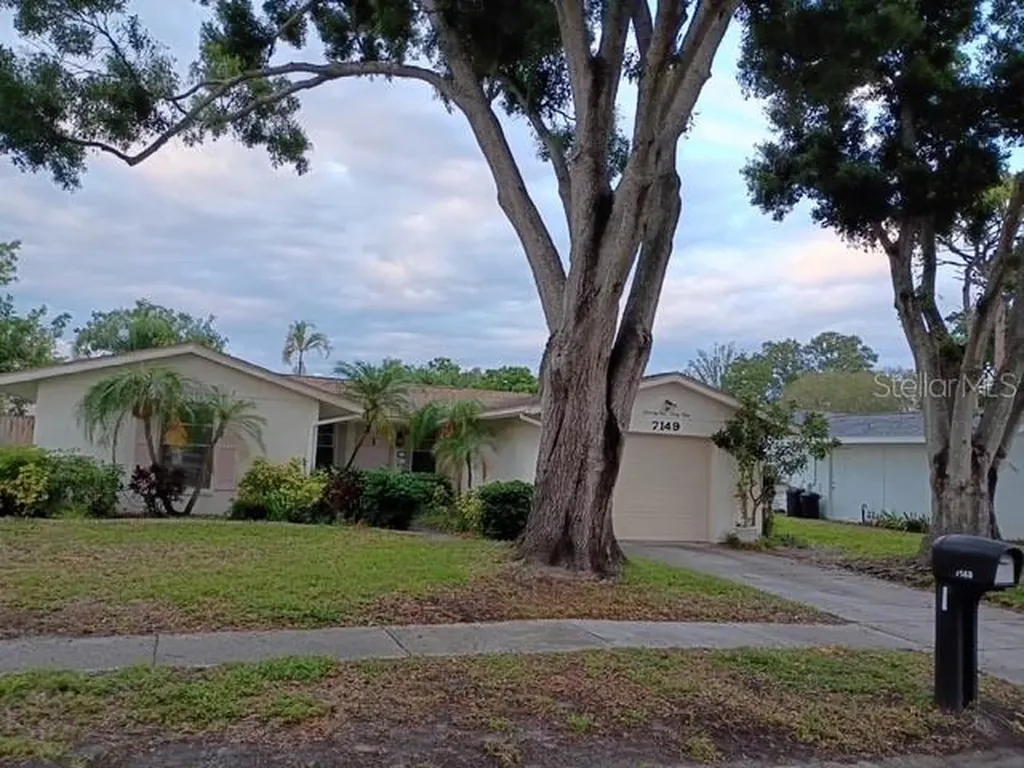 7149 Channelside Lane N Pinellas Park FL 33781