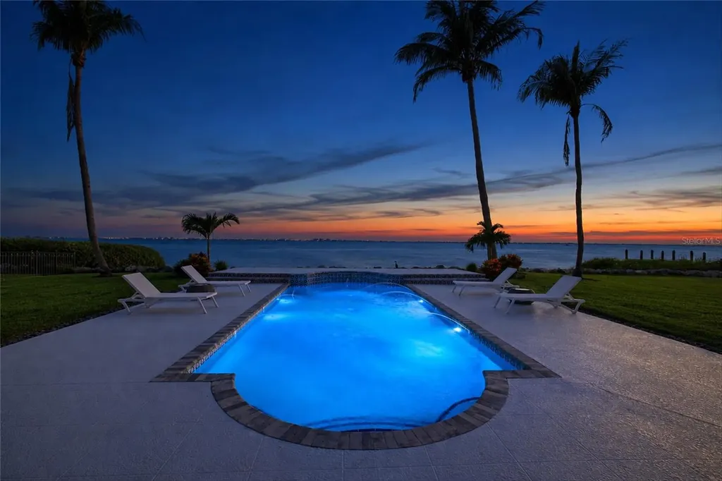 7524 Westmoreland Drive Sarasota FL 34243