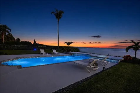 7524 Westmoreland Drive Sarasota FL 34243