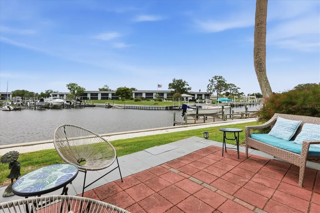 24 N Oakwood Drive N Englewood FL 34223