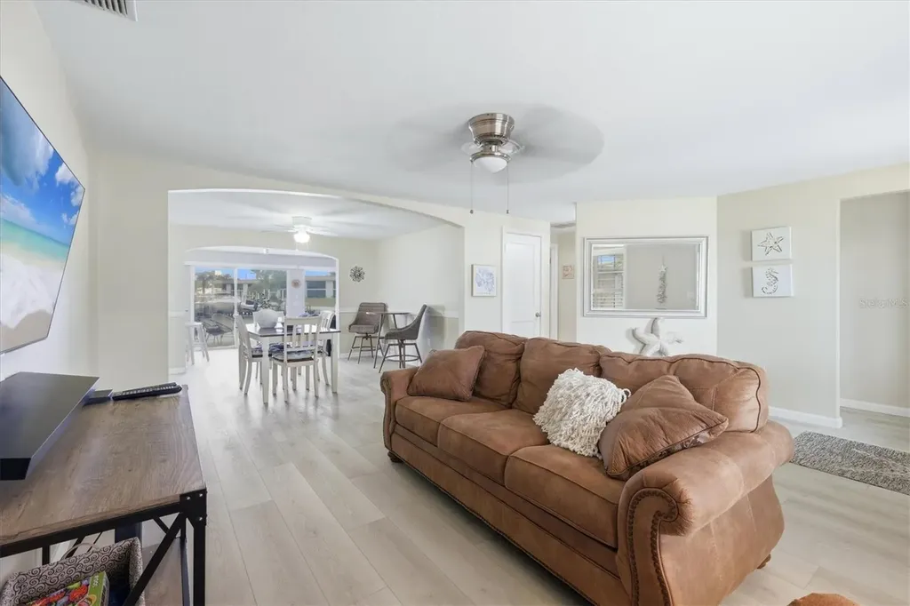 24 N Oakwood Drive N Englewood FL 34223