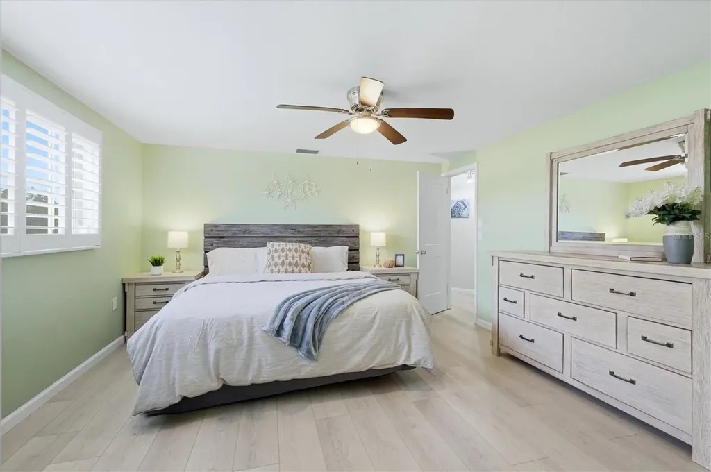 24 N Oakwood Drive N Englewood FL 34223